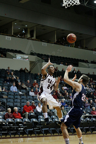 FAU @ UALR 1-24-13 (Justin Manning)0080
