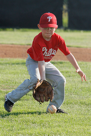 Phillies vs. Razorbacks 5-6 year old baseball 6-3-2014 (© Justin Manning) JWM_0012