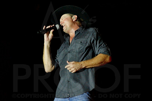 Tracy Lawrence (Brickfest) 6-28-2014 (©Justin Manning) JWM_165