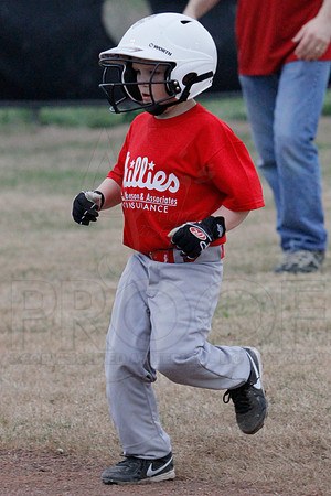 Phillies vs. Razorbacks 5-6 year old baseball 4-3-2014 (© Justin Manning) JWM_0327