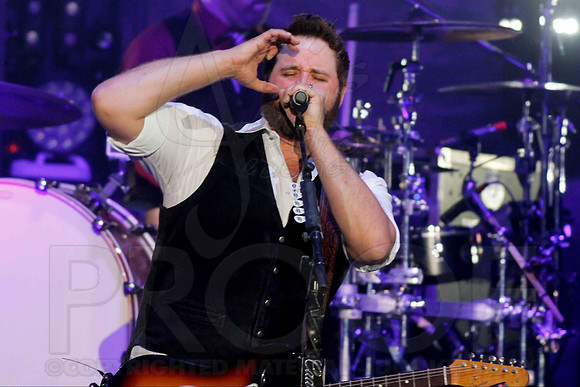 Justin Moore Concert 4-25-2014 (© Justin Manning) JWM_0241
