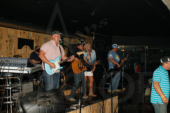 Midnight Hurricanes live at Boogies Bar and Grill 6-15-2014 (© Justin Manning) JWM_0240