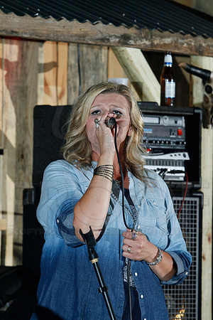 Midnight Hurricanes live at Boogies Bar and Grill 6-14-2014 (© Justin Manning) JWM_0147