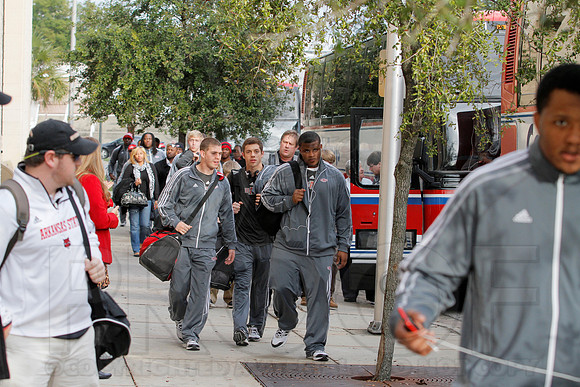 Player welcoming to hotel 1-1-14 (©Justin Manning) (©Justin Manning) JWM_0023