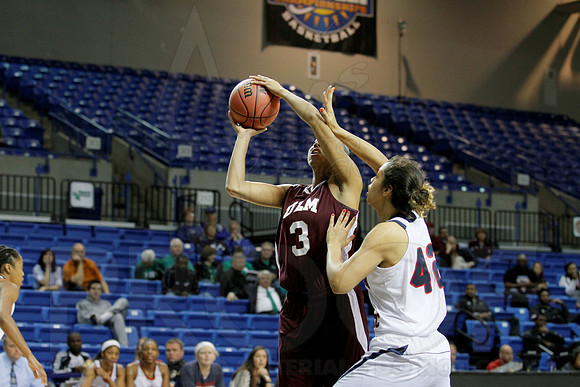 Florida Atlantic vs. UL-Monroe Women's JWM0101 (©Justin Manning)