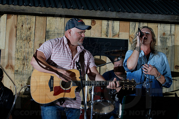 Midnight Hurricanes live at Boogies Bar and Grill 6-14-2014 (© Justin Manning) JWM_0141