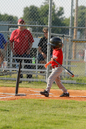 Phillies vs. Razorbacks 5-6 year old baseball 6-3-2014 (© Justin Manning) JWM_0023