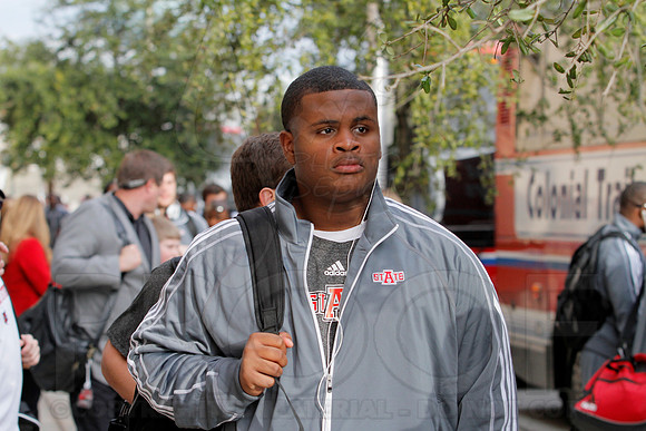 Player welcoming to hotel 1-1-14 (©Justin Manning) (©Justin Manning) JWM_0032