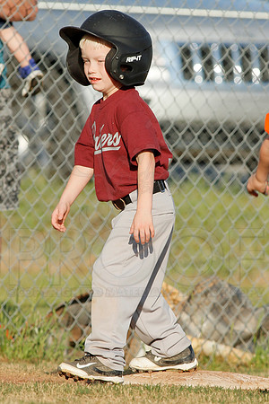 Panthers @ Mets 5-6 year old baseball 4-22-2014 (© Justin Manning) JWM_0086