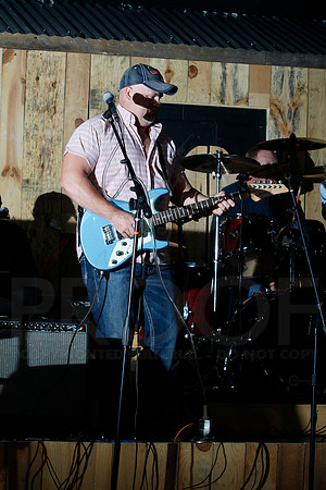 Midnight Hurricanes live at Boogies Bar and Grill 6-14-2014 (© Justin Manning) JWM_0033