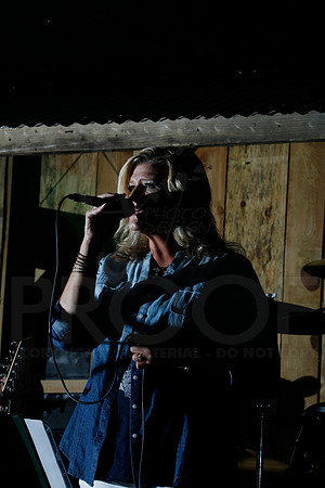 Midnight Hurricanes live at Boogies Bar and Grill 6-14-2014 (© Justin Manning) JWM_0042