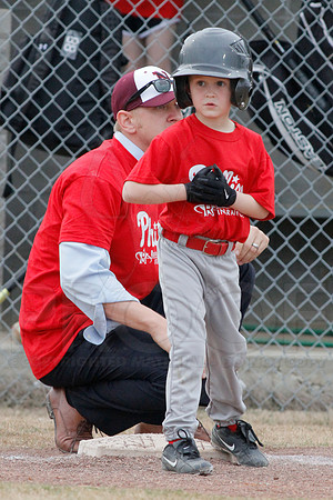 Phillies vs. Razorbacks 5-6 year old baseball 4-3-2014 (© Justin Manning) JWM_0191
