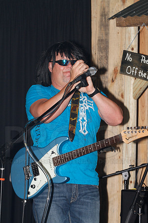 Midnight Hurricanes live at Boogies Bar and Grill 6-15-2014 (© Justin Manning) JWM_0276