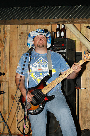 Midnight Hurricanes live at Boogies Bar and Grill 6-15-2014 (© Justin Manning) JWM_0230