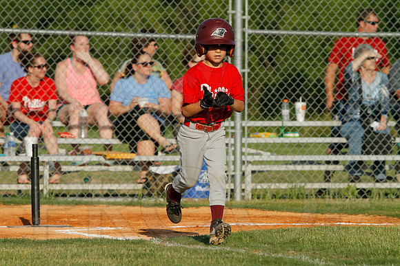 Phillies vs. Razorbacks 5-6 year old baseball 6-3-2014 (© Justin Manning) JWM_0121
