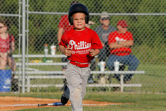Phillies vs. Razorbacks 5-6 year old baseball 6-3-2014 (© Justin Manning) JWM_0109