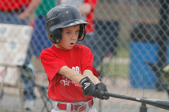 Phillies vs. Razorbacks 5-6 year old baseball 4-3-2014 (© Justin Manning) JWM_0309