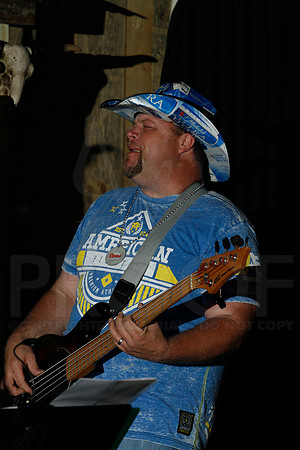 Midnight Hurricanes live at Boogies Bar and Grill 6-14-2014 (© Justin Manning) JWM_0165