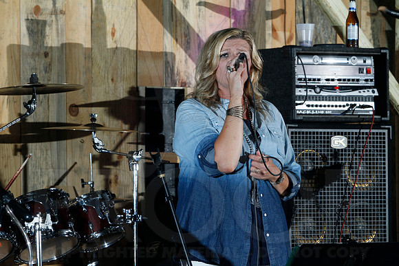 Midnight Hurricanes live at Boogies Bar and Grill 6-14-2014 (© Justin Manning) JWM_0154