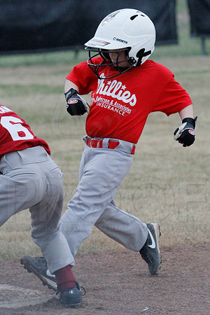 Phillies vs. Razorbacks 5-6 year old baseball 4-3-2014 (© Justin Manning) JWM_0331