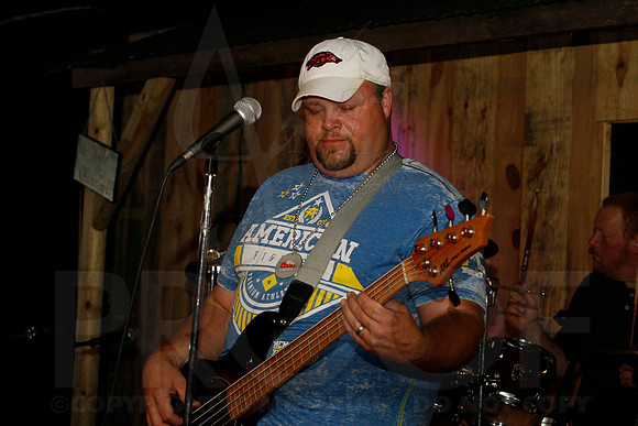 Midnight Hurricanes live at Boogies Bar and Grill 6-14-2014 (© Justin Manning) JWM_0110