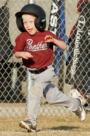 Panthers @ Mets 5-6 year old baseball 4-22-2014 (© Justin Manning) JWM_0089