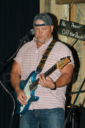 Midnight Hurricanes live at Boogies Bar and Grill 6-15-2014 (© Justin Manning) JWM_0211