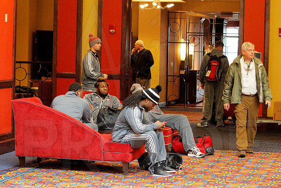Player welcoming to hotel 1-1-14 (©Justin Manning) (©Justin Manning) JWM_0065