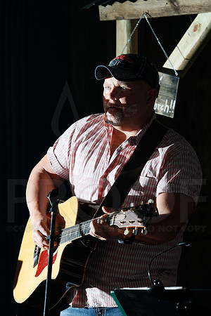 Midnight Hurricanes live at Boogies Bar and Grill 6-14-2014 (© Justin Manning) JWM_0046
