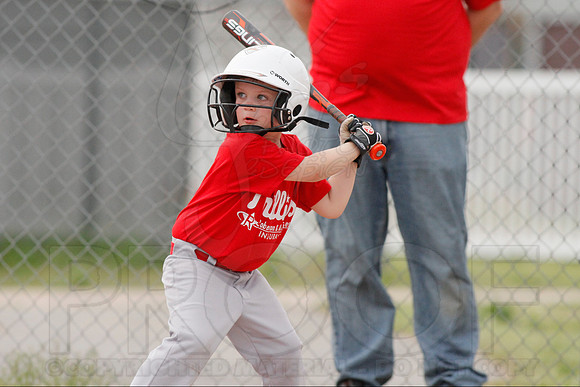 Phillies vs. Razorbacks 5-6 year old baseball 4-3-2014 (© Justin Manning) JWM_0084