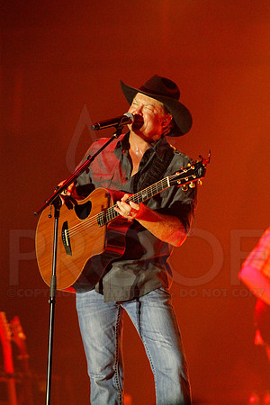 Tracy Lawrence (Brickfest) 6-28-2014 (©Justin Manning) JWM_148