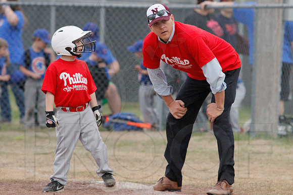 Phillies vs. Razorbacks 5-6 year old baseball 4-3-2014 (© Justin Manning) JWM_0302