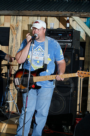 Midnight Hurricanes live at Boogies Bar and Grill 6-14-2014 (© Justin Manning) JWM_0102