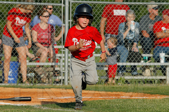 Phillies vs. Razorbacks 5-6 year old baseball 6-3-2014 (© Justin Manning) JWM_0137