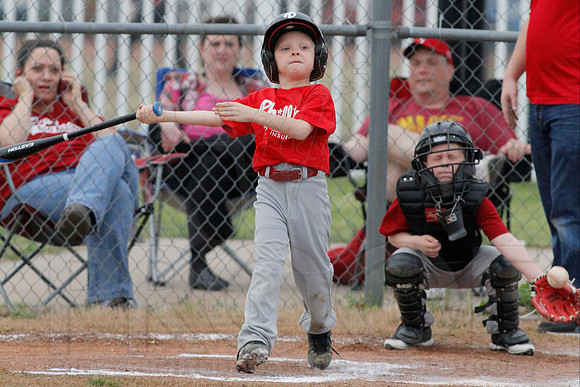 Phillies vs. Razorbacks 5-6 year old baseball 4-3-2014 (© Justin Manning) JWM_0217