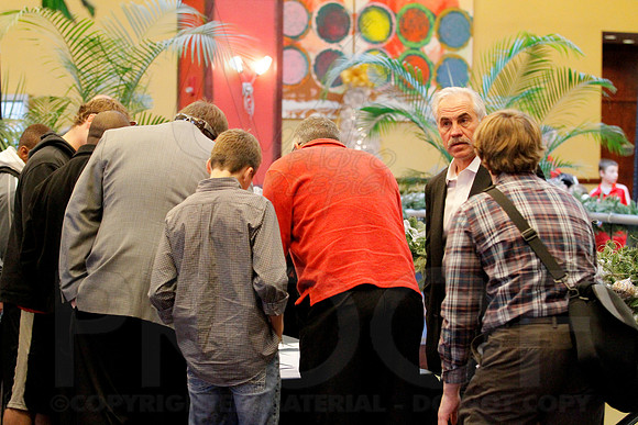 Player welcoming to hotel 1-1-14 (©Justin Manning) (©Justin Manning) JWM_0090