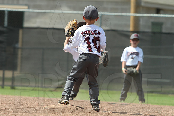 Benton vs. Mountain Home 5-6 year old All Stars 7-12-2014 (©Justin Manning) JWM_098