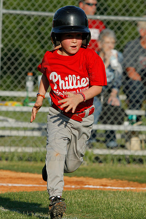 Phillies vs. Razorbacks 5-6 year old baseball 6-3-2014 (© Justin Manning) JWM_0138