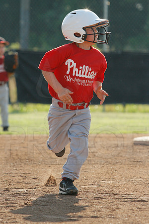 Phillies vs. Razorbacks 5-6 year old baseball 6-3-2014 (© Justin Manning) JWM_0035