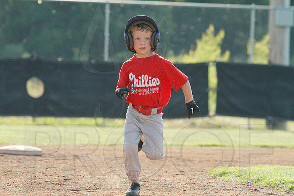 Phillies vs. Razorbacks 5-6 year old baseball 6-3-2014 (© Justin Manning) JWM_0067