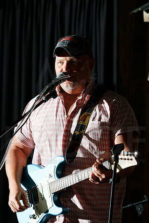 Midnight Hurricanes live at Boogies Bar and Grill 6-14-2014 (© Justin Manning) JWM_0024
