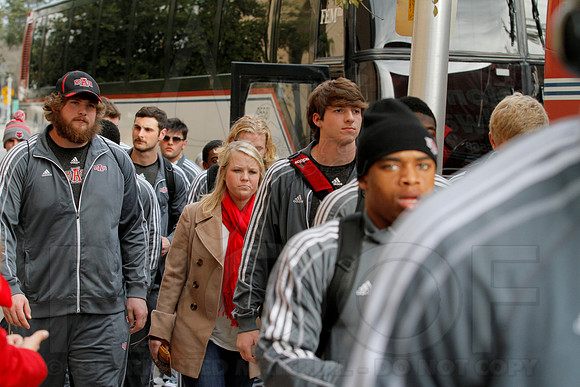 Player welcoming to hotel 1-1-14 (©Justin Manning) (©Justin Manning) JWM_0038