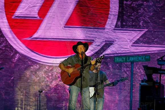 Tracy Lawrence (Brickfest) 6-28-2014 (©Justin Manning) JWM_134