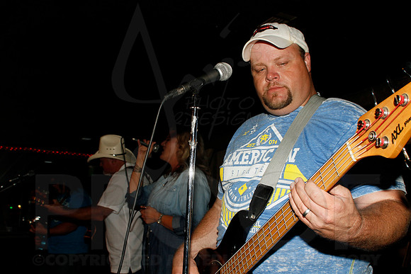 Midnight Hurricanes live at Boogies Bar and Grill 6-15-2014 (© Justin Manning) JWM_0299