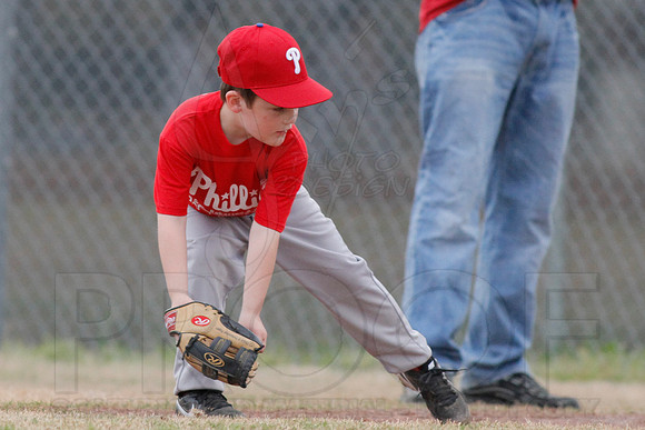 Phillies vs. Razorbacks 5-6 year old baseball 4-3-2014 (© Justin Manning) JWM_0057