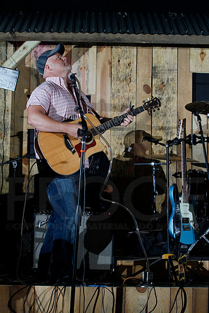 Midnight Hurricanes live at Boogies Bar and Grill 6-14-2014 (© Justin Manning) JWM_0151