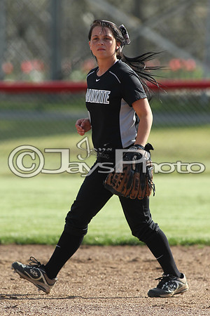 Bauxite @ Harmony Grove softball 4-21-2015 (©Justin Manning) JWM_0178