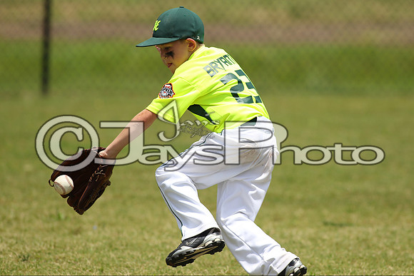 Benton vs. Harrison Cal Ripken t-ball All-Stars 7-10-2015 (©Justin Manning) JWM_0051