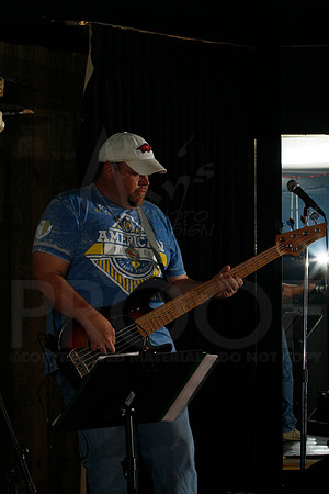 Midnight Hurricanes live at Boogies Bar and Grill 6-14-2014 (© Justin Manning) JWM_0062