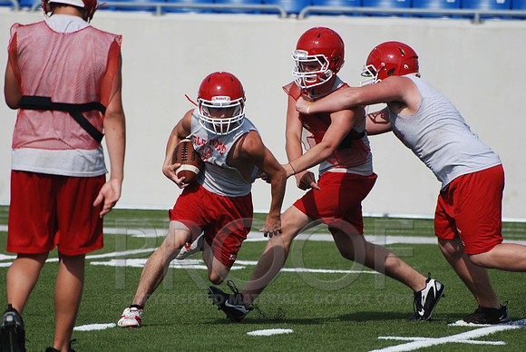 Senior WR Daniel Lankford running the ball.jpg